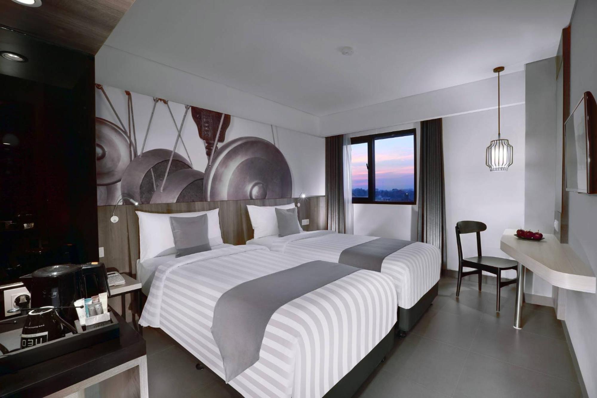 Hotel Neo Malioboro By Aston Джок'якарта Екстер'єр фото