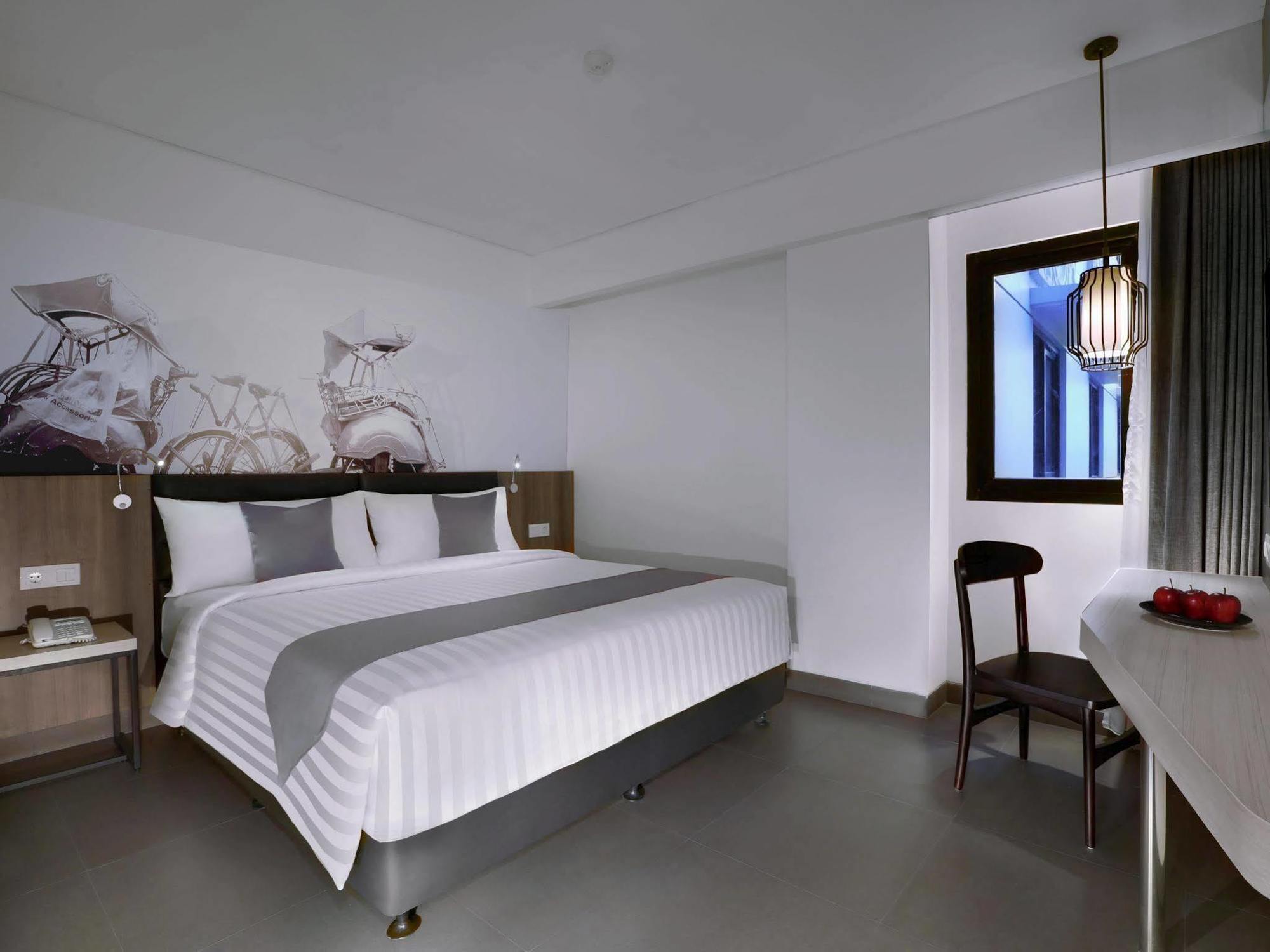 Hotel Neo Malioboro By Aston Джок'якарта Екстер'єр фото