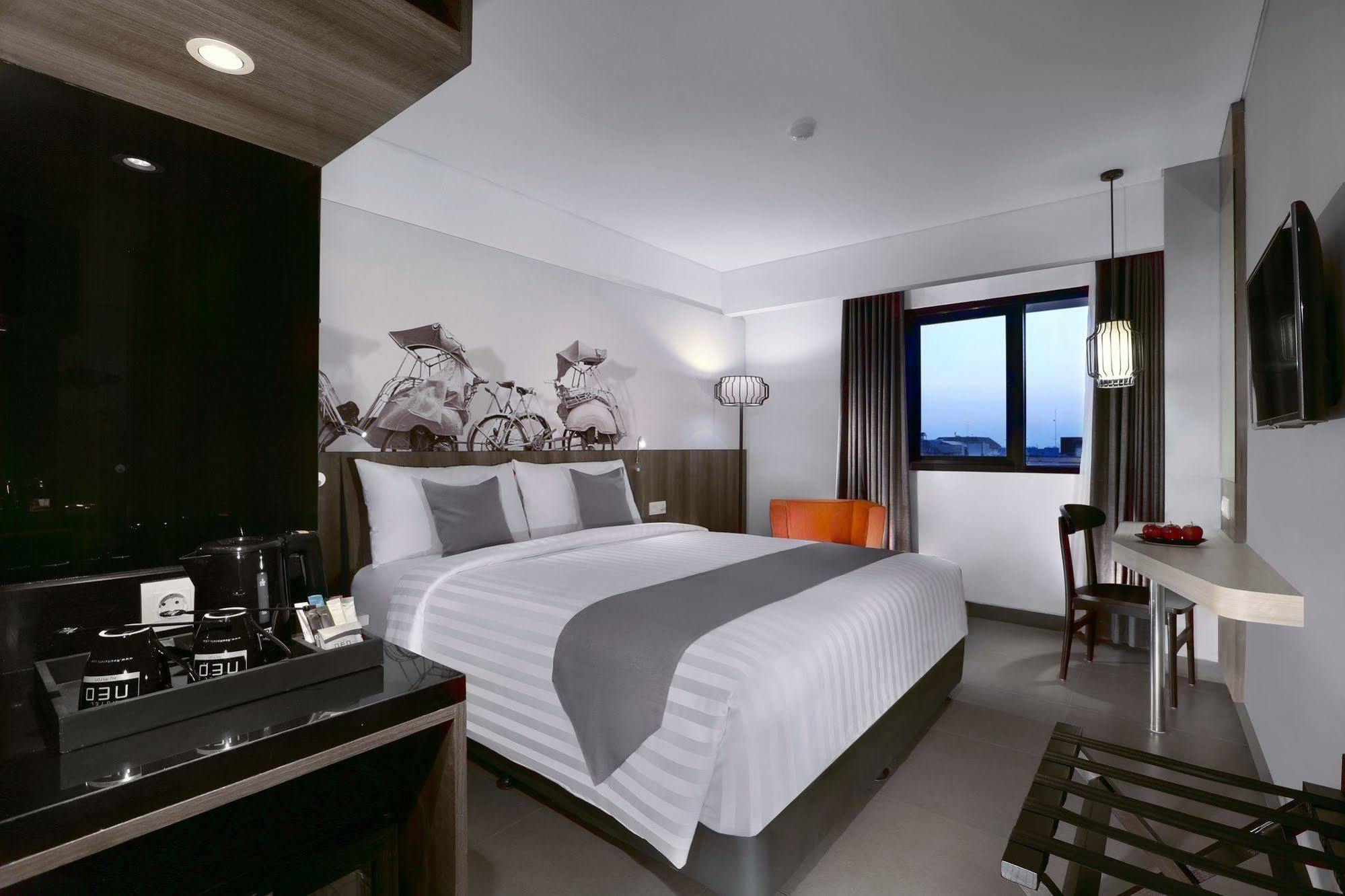 Hotel Neo Malioboro By Aston Джок'якарта Екстер'єр фото